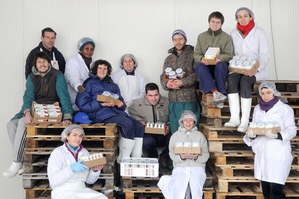 Gruppo lavoratori in ecostalla