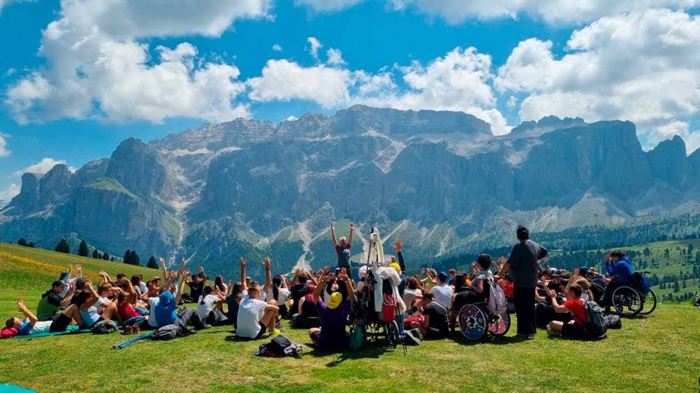 gruppo giovani in montagna