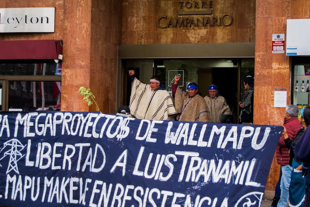 Accanto ai Mapuche, dove la vita resiste al profitto