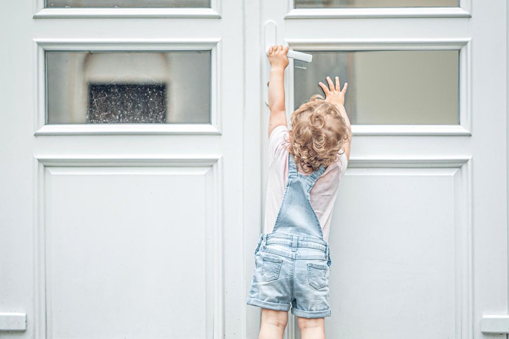 Allarme affidi: meno famiglie, più strutture residenziali