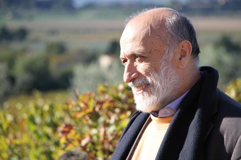 Addio a Carlo Petrini: il visionario che ha insegnato al mondo la sacralità della terra