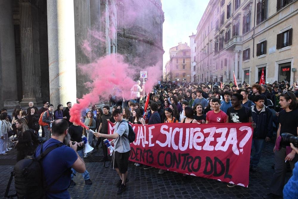 Decreti sicurezza 2026. L'analisi: «Con queste norme la sicurezza diminuirà»