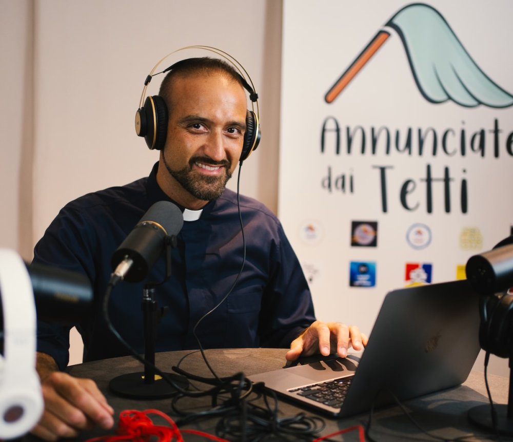 Don Domenico Bruno: dalla cantina alle onde digitali