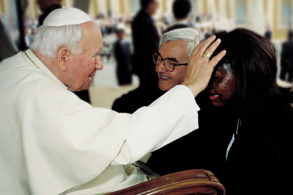 Don Benzi da Papa Wojtyla con Anna