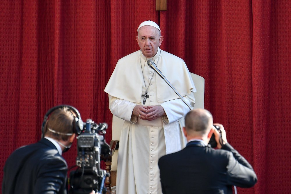 Il Papa dà lezioni di giornalismo