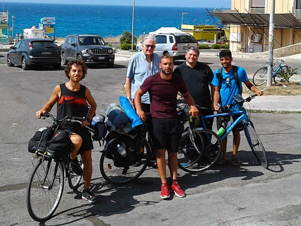 In bici in Puglia in gruppo