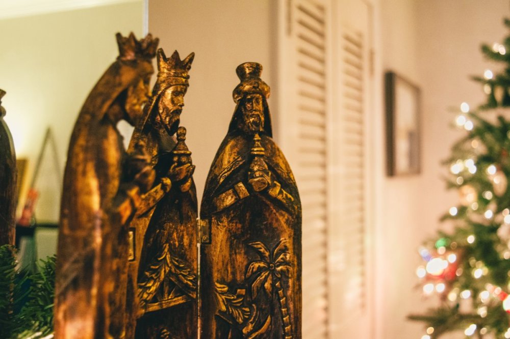 Re Magi statue