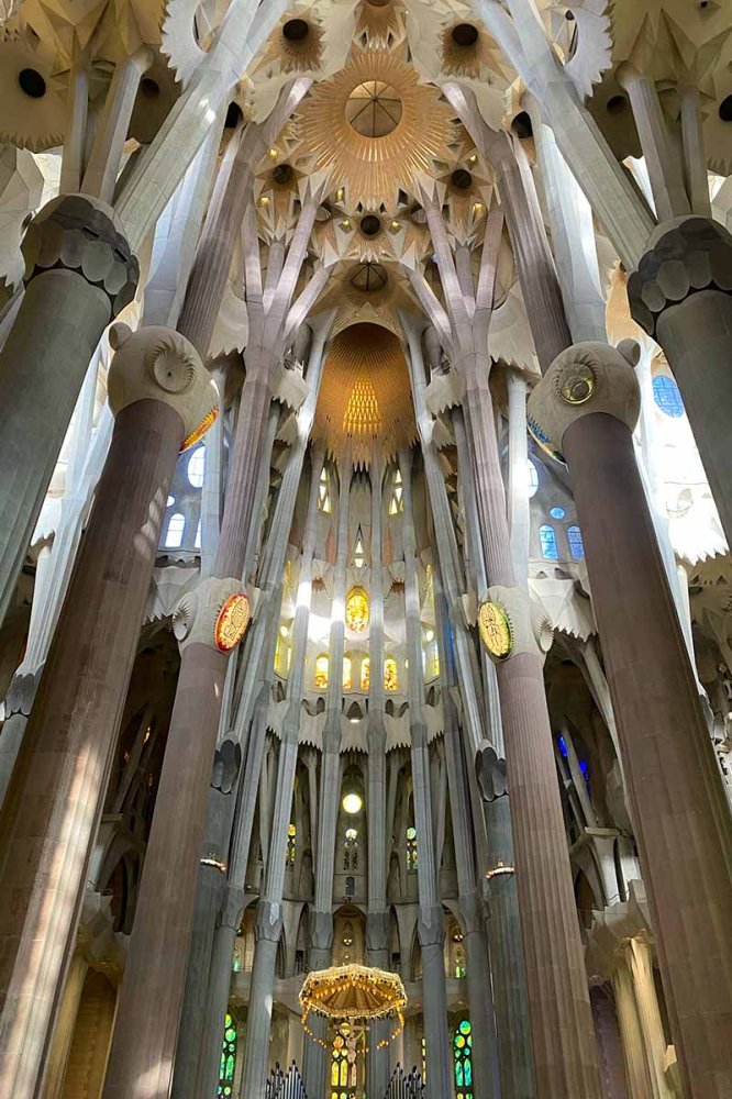 Interno della Sagrada Familia