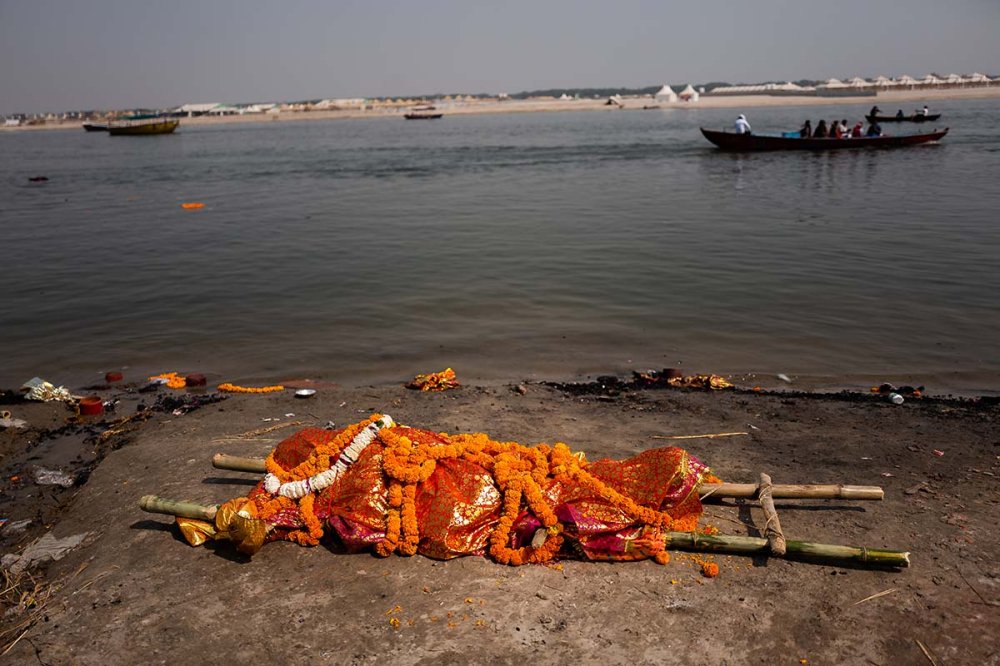 Sudario nel fiume Gange