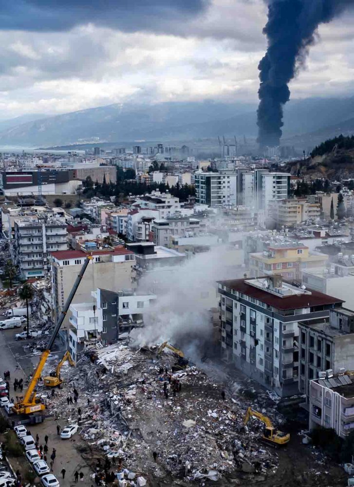 Turchia terremoto palazzi distrutti