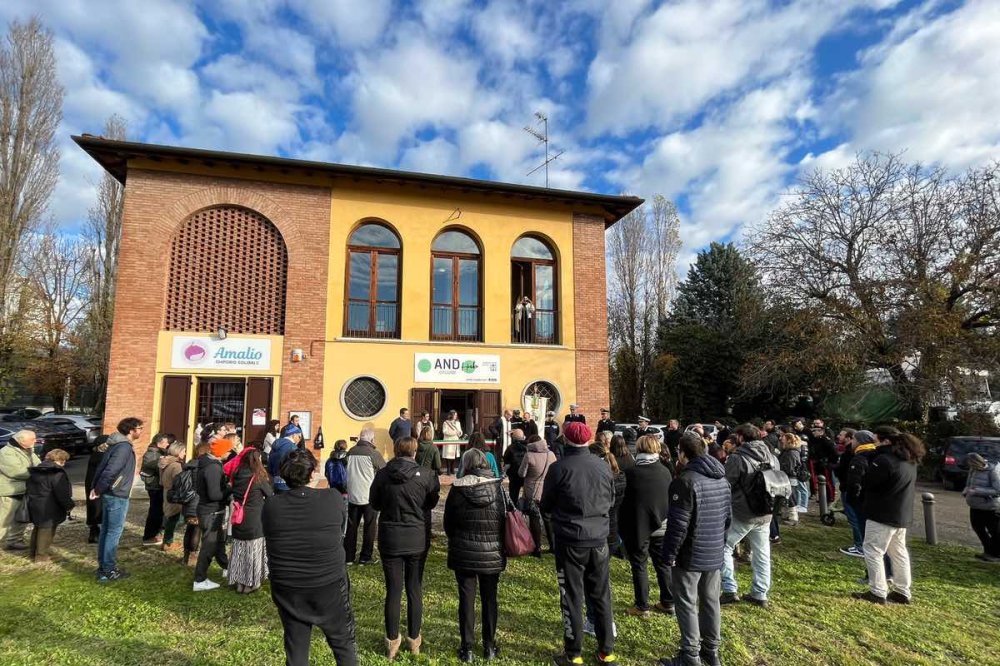 Come salvare i vestiti usati aiutando l'ambiente 