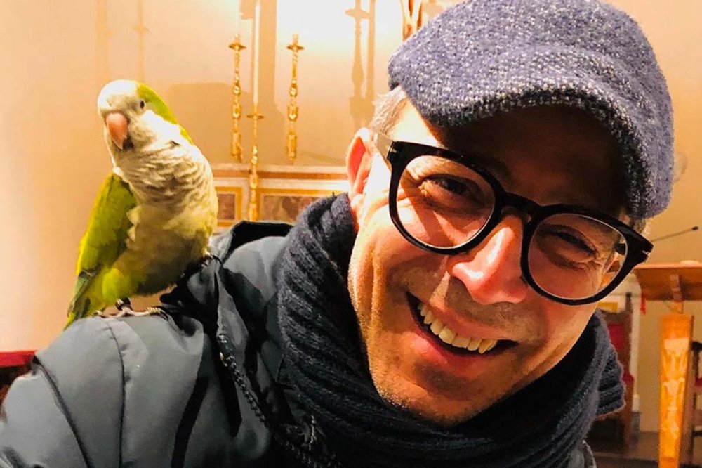 Don Enzo, il sacerdote saltimbanco che riaccende la speranza a Chiaromonte