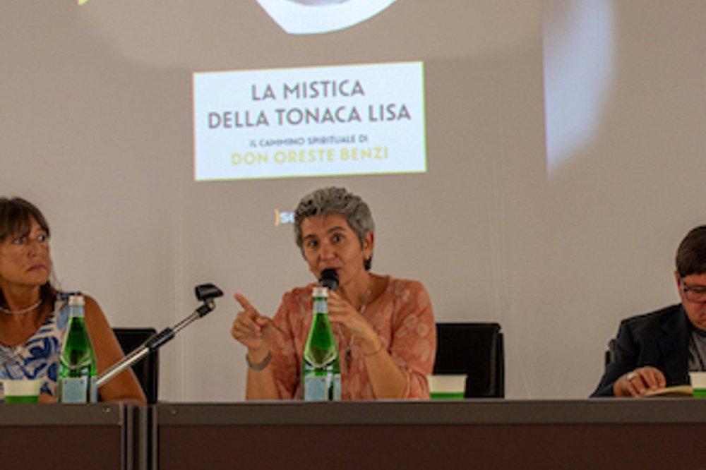 Elisabetta Casadei alle Giornate di don Oreste 2025 Elisabetta Casadei presenta il libro La mistica della tonaca lisa alle Giornate di don Oreste a Rimini