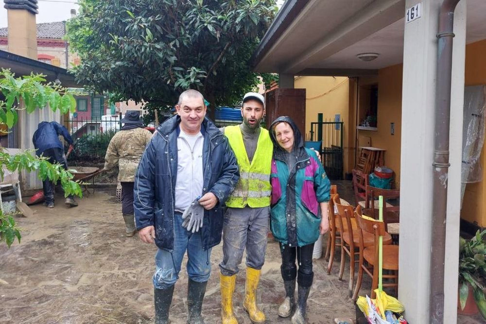 Foto di gruppo con i volontari 