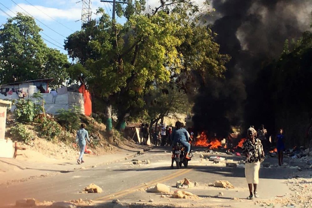 Proteste ad Haiti: incendi e relitti sulle strade