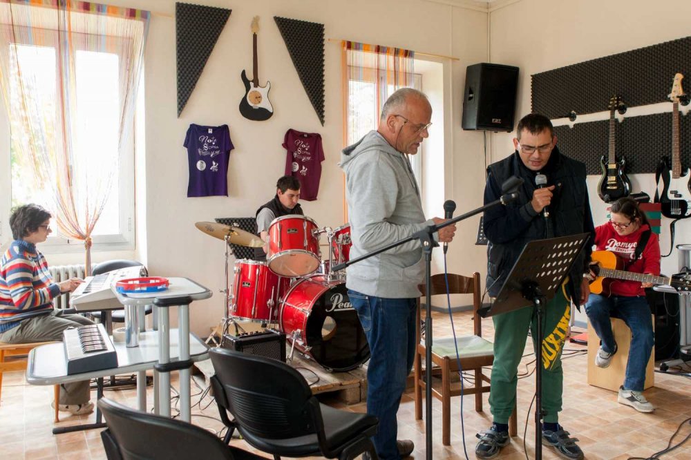 Ragazzi con disabilità suonano nella band de Il Ramo