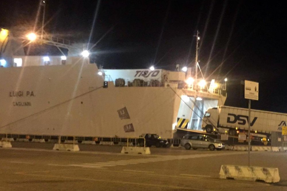 Camion partiti da Domusnovas si imbarcano al Porto di Olbia 