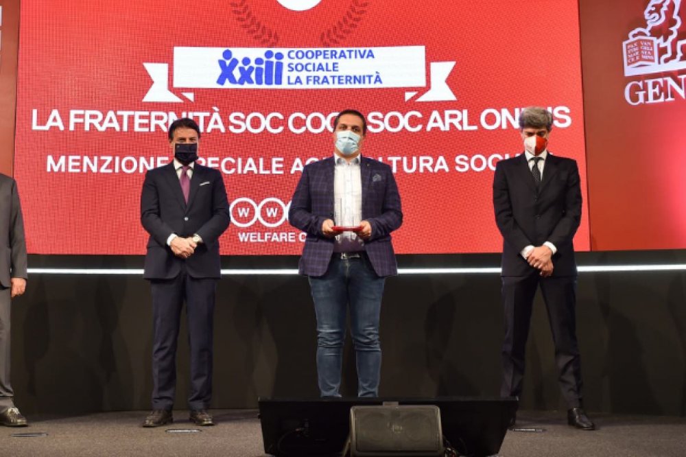 Francesco Tonelli ritira il premio Welfare Champion