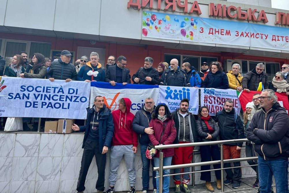 Ospedale pediatrico di Odessa con volontari della Carovana per la Pace