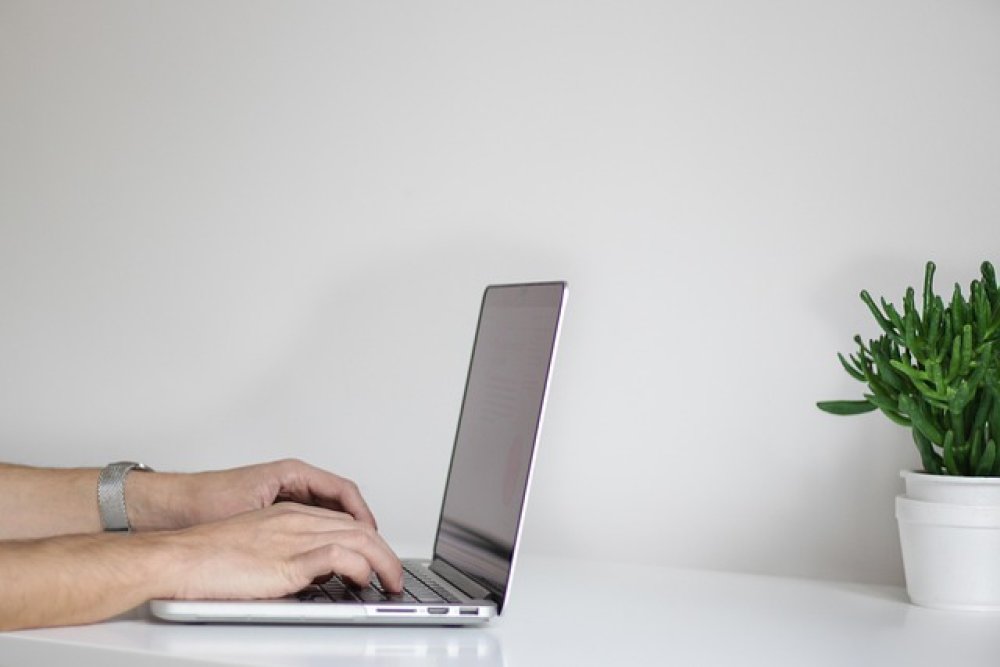 La pedofilia si è spostata online. Occorre vigilare!