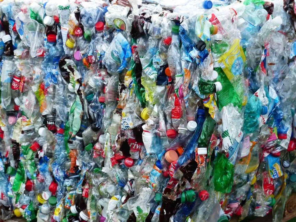 Dove le bottiglie diventano mattoni