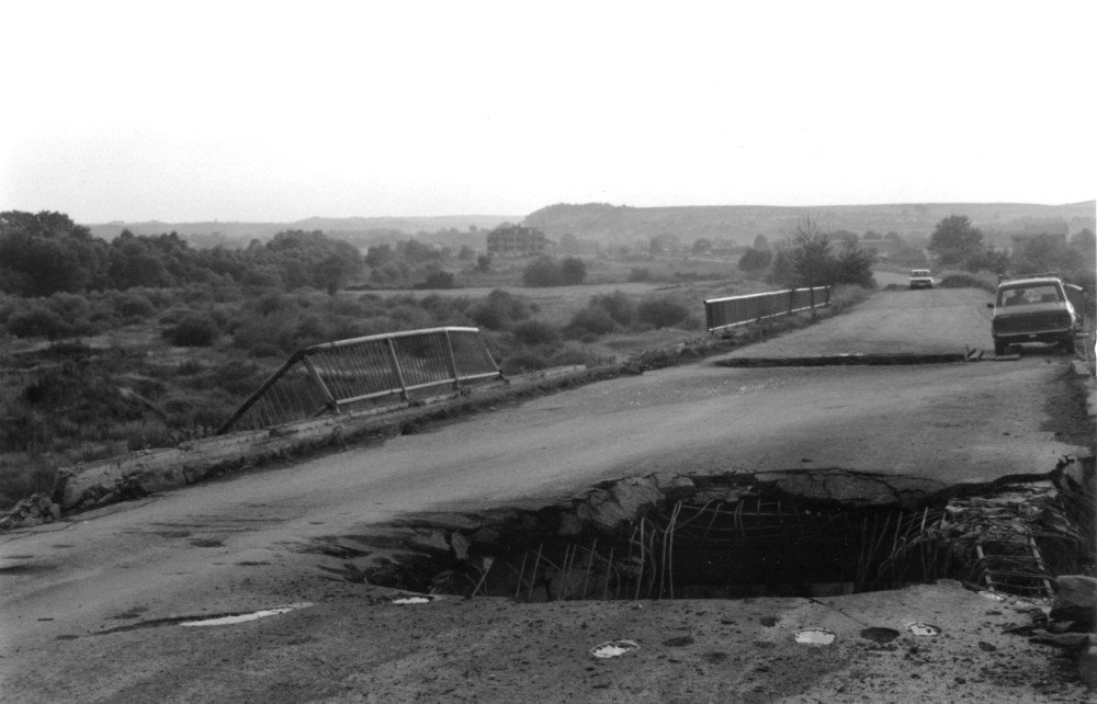 Ponte danneggiato dai bombardamenti kossovo 1999