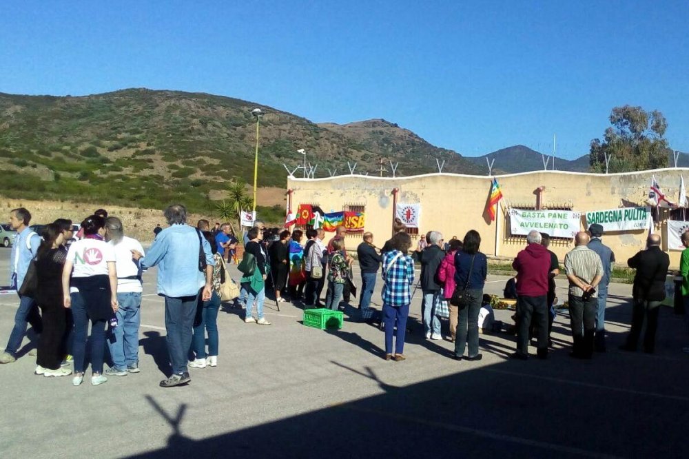 Manifestazione dei pacifisti di fronte alla Rwm di Domusnovas