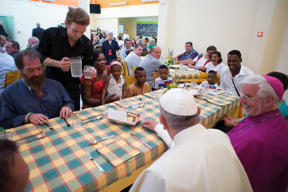 Papa Francesco alla mensa della 