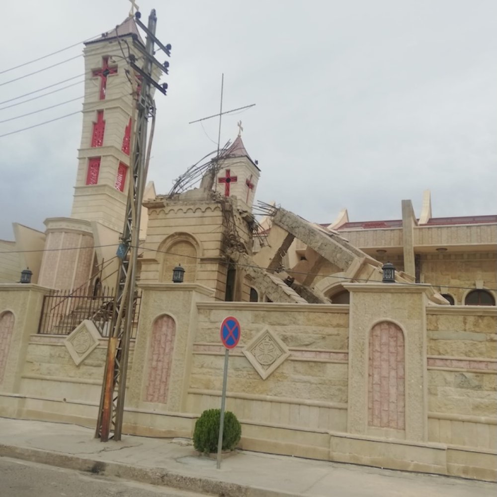 Torre campanaria di una chiesa di Qaraqosh distrutta dallIsis