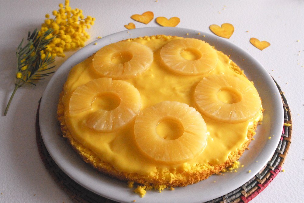 ananas sulla torta mimosa